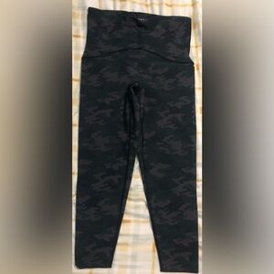 Spanx Booty boost camouflage print leggings- Size Large